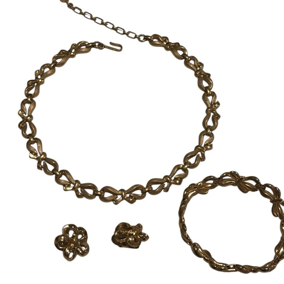 VINTAGE CROWN TRIFARI GOLDA BOW BRACELET NECKLACE EARRINGS SET DESIGNER SIGNED - Picture 8 of 9